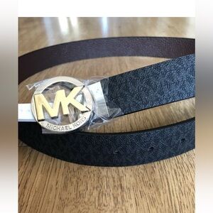 Michael Kors Gold Logo Reversible Belt 35” NWOT Tan White & Blue Michael Kors Reversible Belt for Sale up to 90% Off: Poshmark main image 3